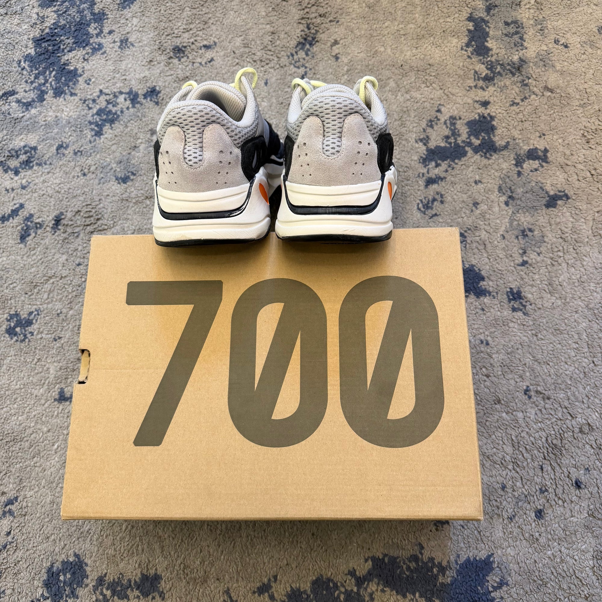 Yeezy Boost 700 Wave Runner 40 2/3 USED