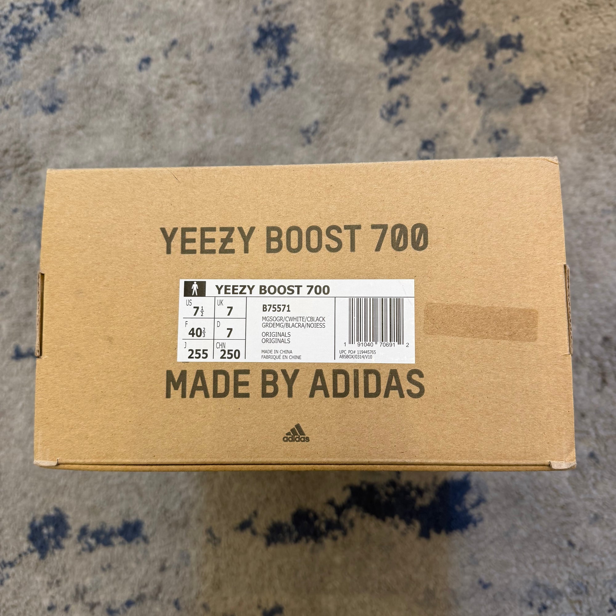 Yeezy Boost 700 Wave Runner 40 2/3 USED