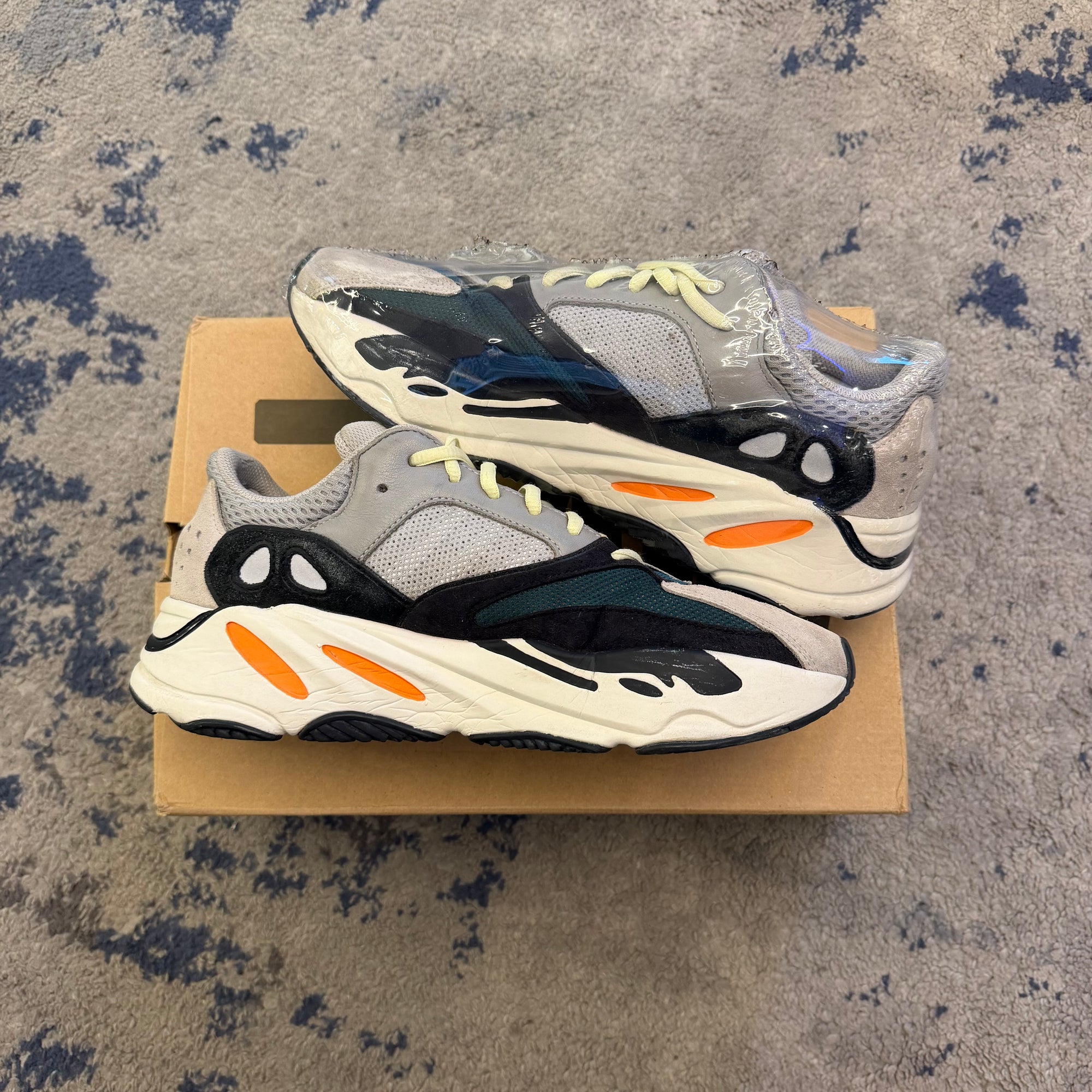 Yeezy Boost 700 Wave Runner USED
