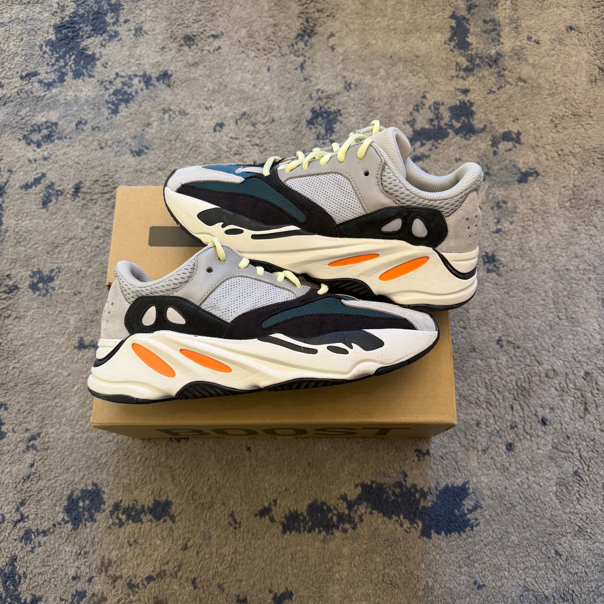 Yeezy Boost 700 Wave Runner 40 2/3 USED