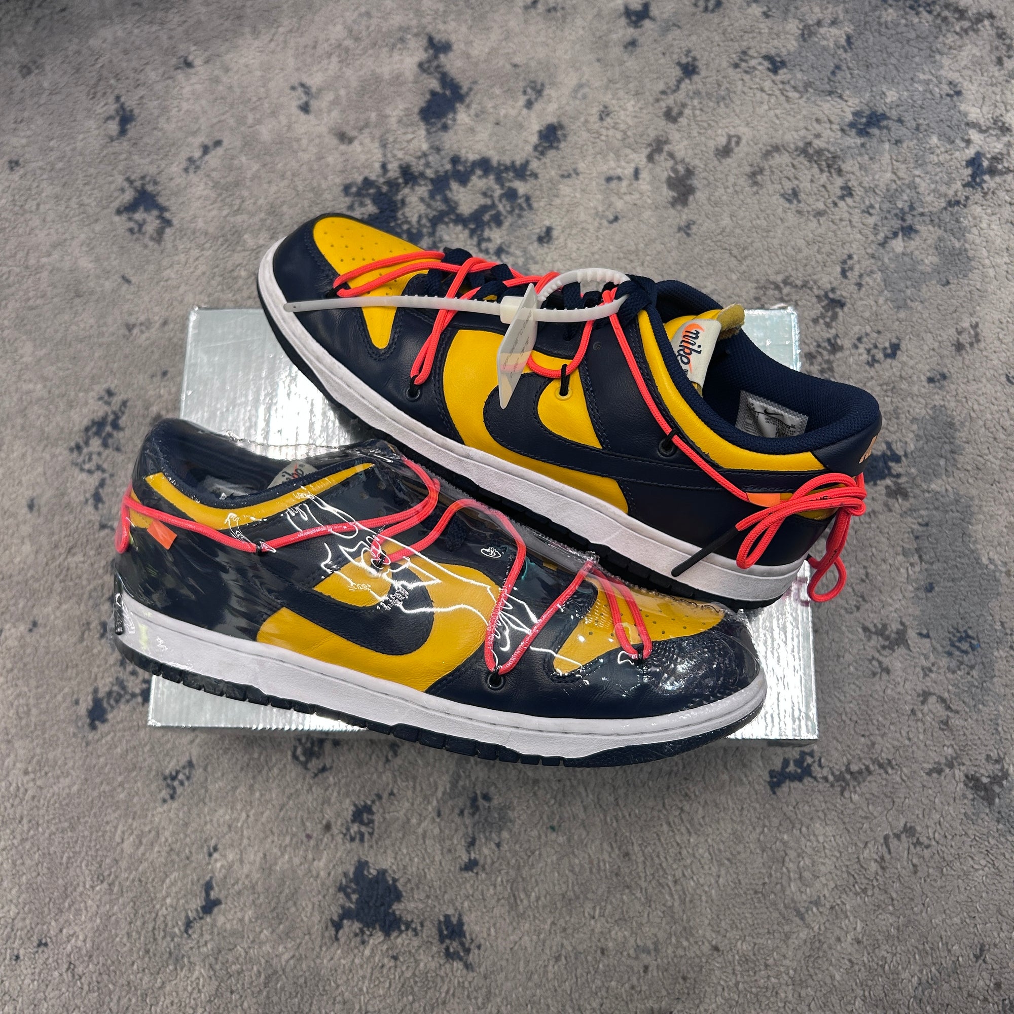 Nike Dunk Low x Off-White University Gold 9+/10