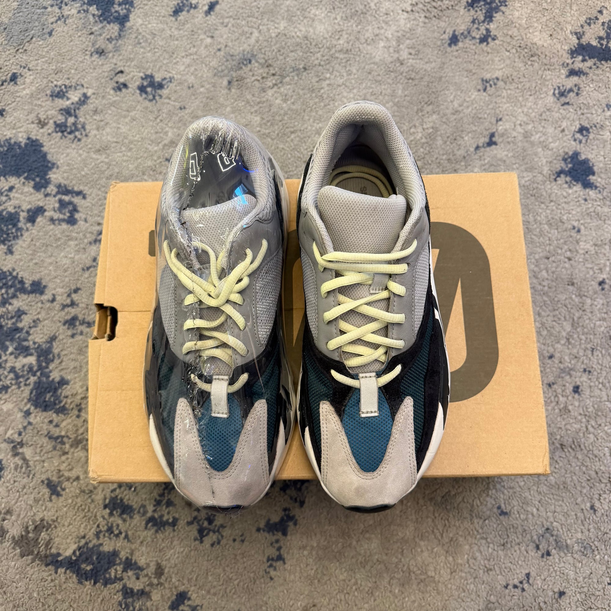 Yeezy Boost 700 Wave Runner USED