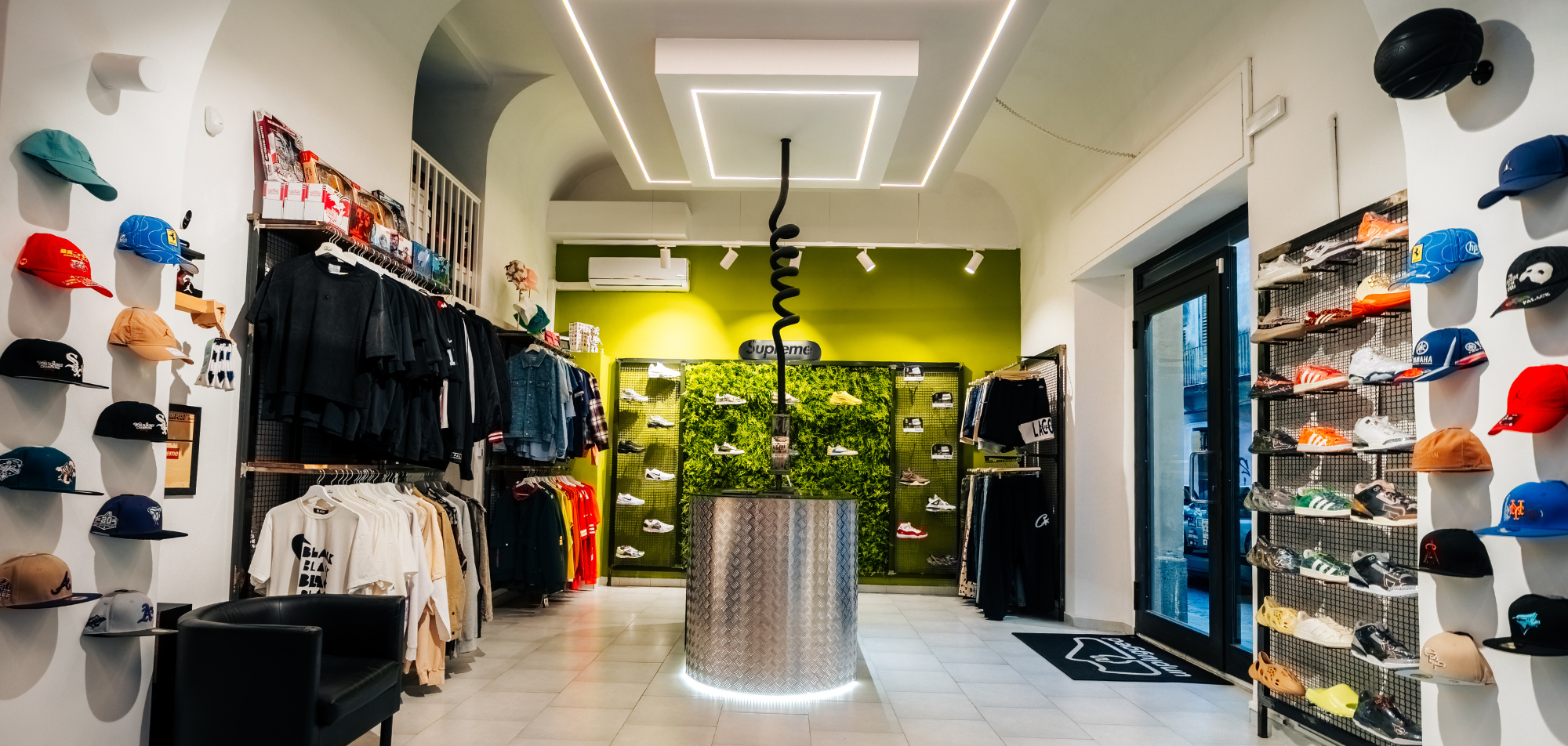 custom-slideshow-image-desktop-block_aXBeXF