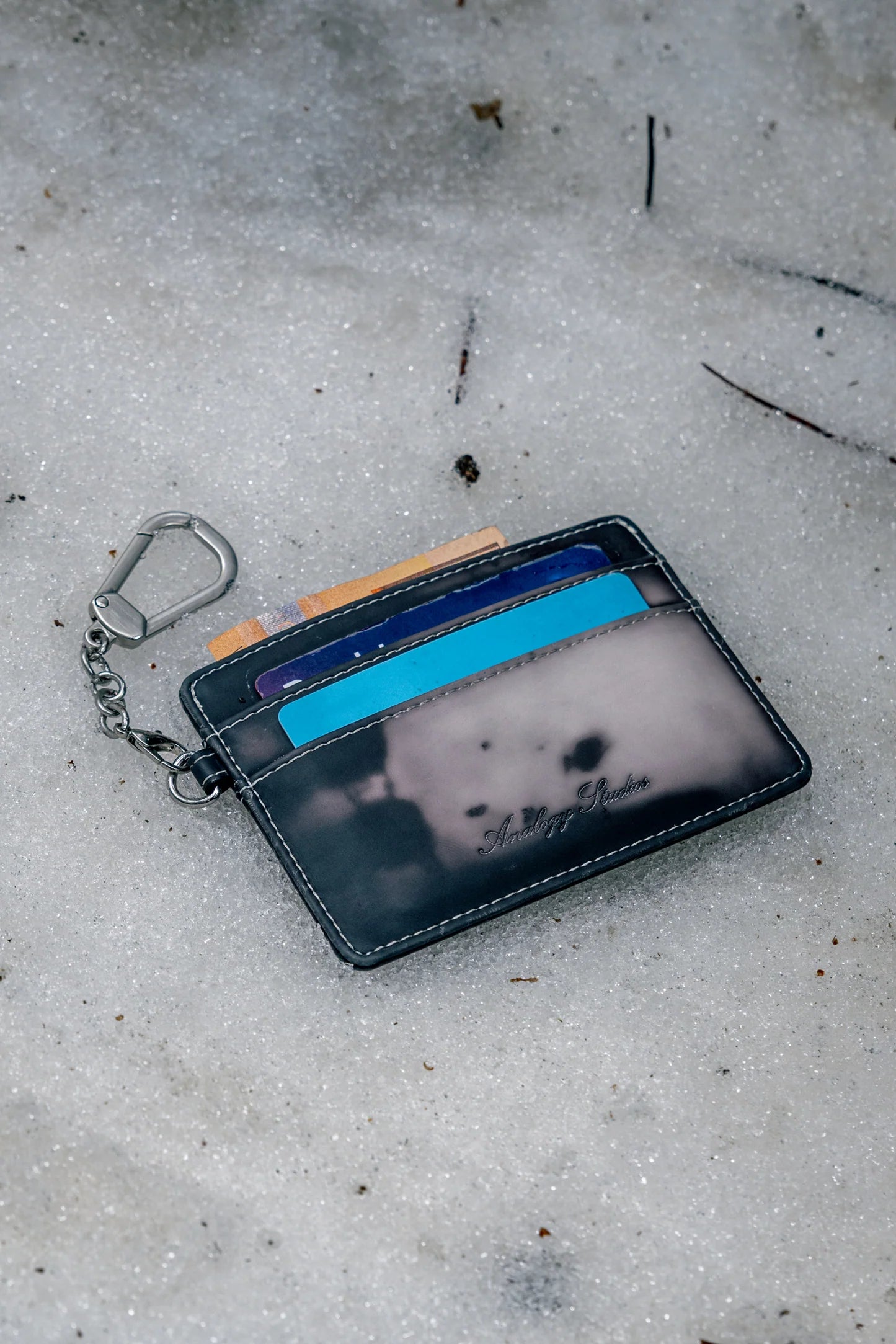 Analogy Heat Reactive Card Holder